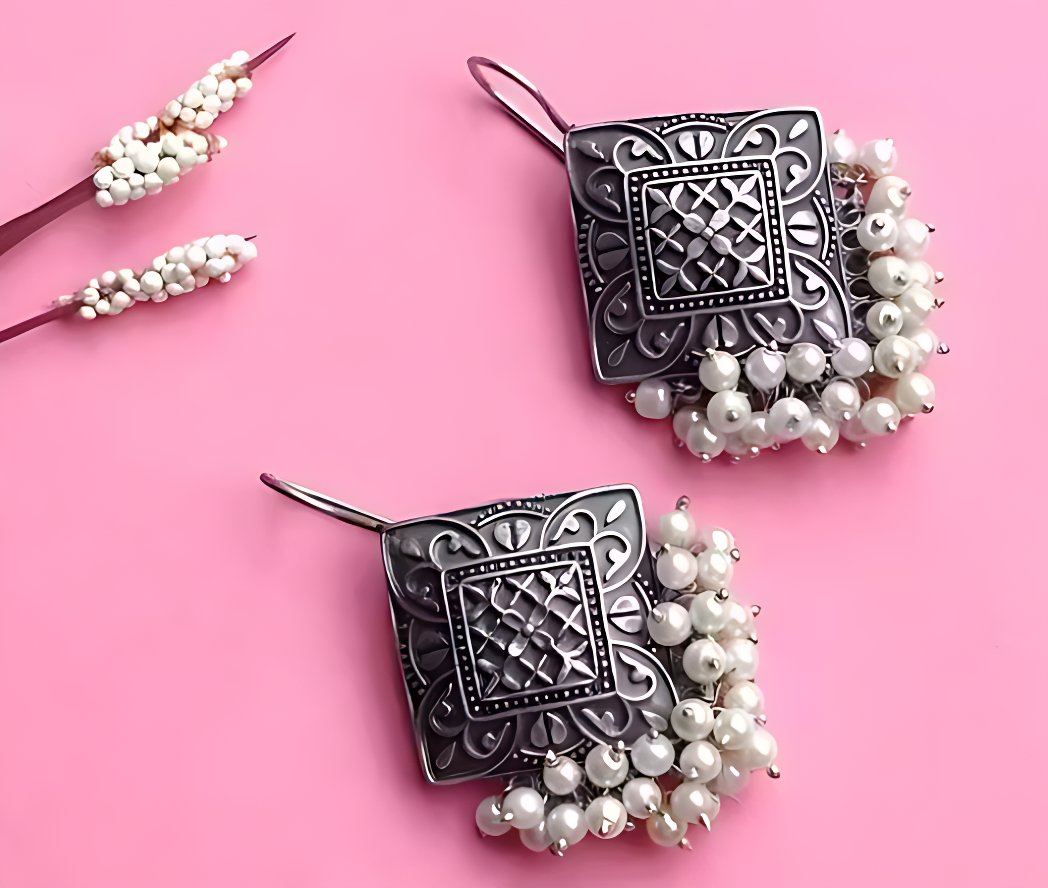 Vintage Pearl Cube Drops